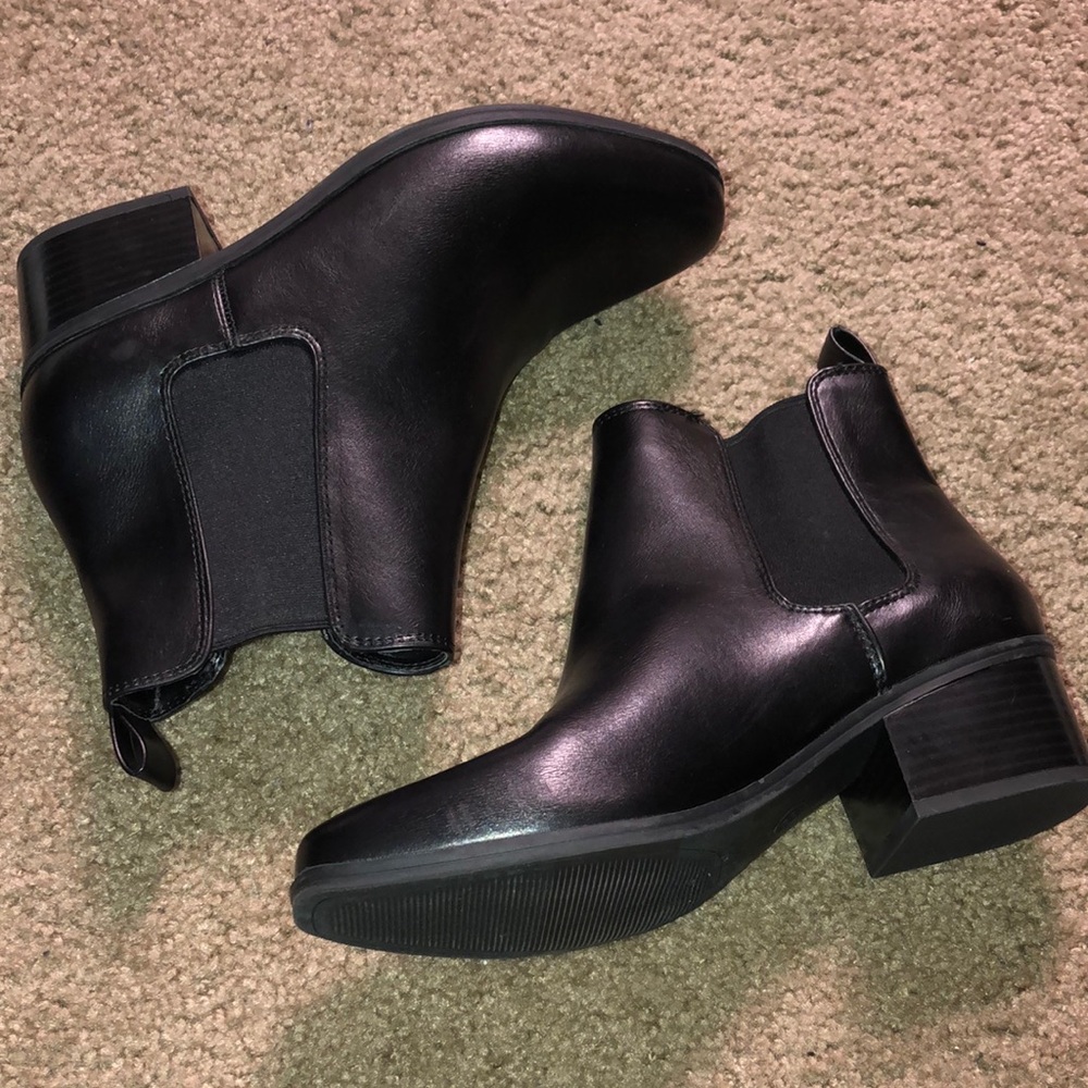 Women’s black booties size 8